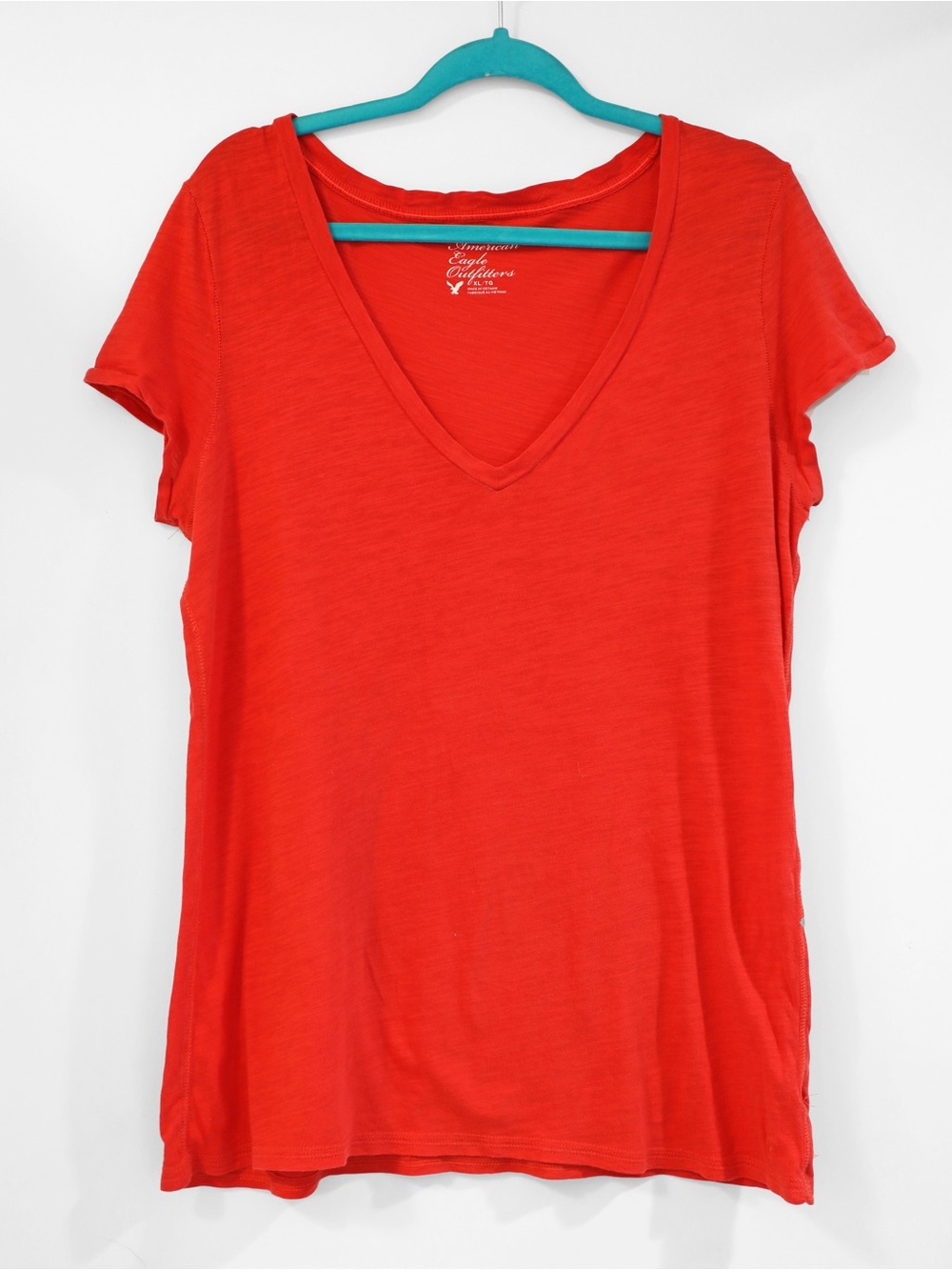 American Eagle burnt orange red v-neck tshirt XL